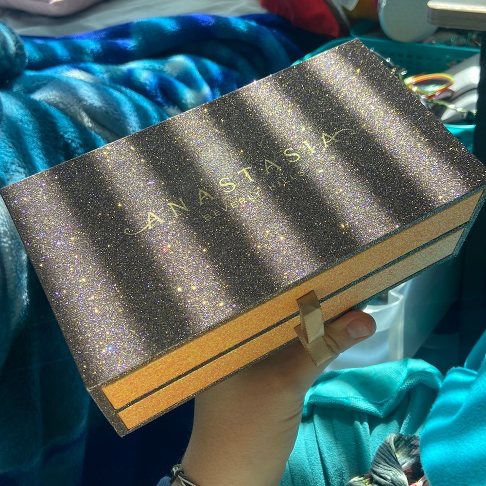 Sparkly makeup case